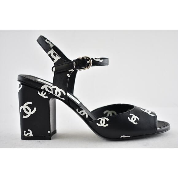 Chanel 22S Black White Print Lambskin CC Logo Ankle Strap Block Heel Sandal 39.5 - Picture 1 of 10